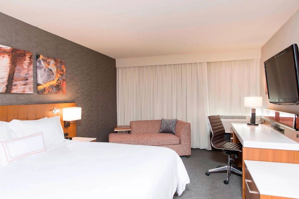 Sonesta Hotel Grand Rapids Airport